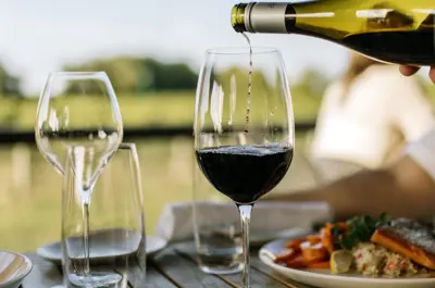 Wine pour