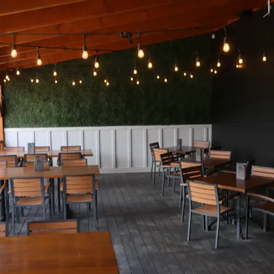Billy's Taphouse Patio